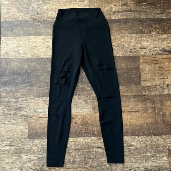ALO Yoga Pants - Alo Yoga Ripped Warrior Leggings